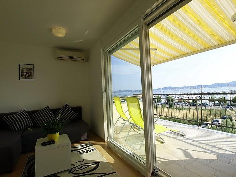 Apartament Lovre *