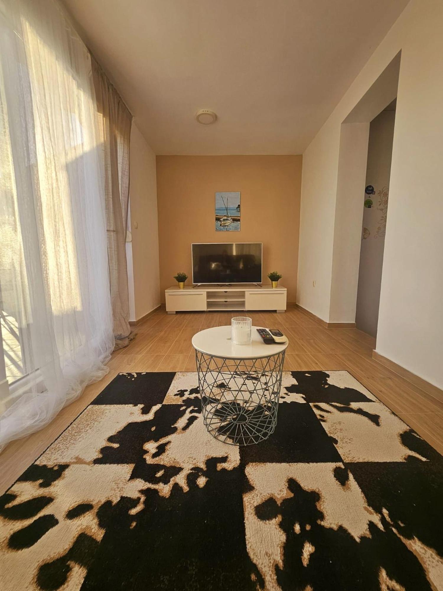 Apartament Lovre *